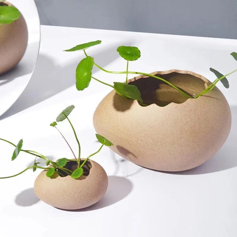 Ceramic Vase in Eggshell Shape