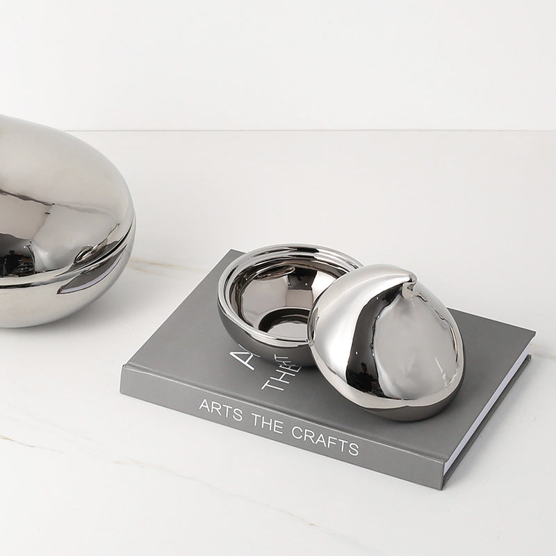 Dekorativ behållare i kromstil