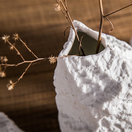 Keramisk blomvas med marmorerad yta