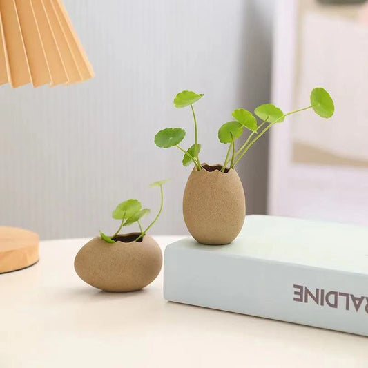 Ceramic Vase in Eggshell Shape